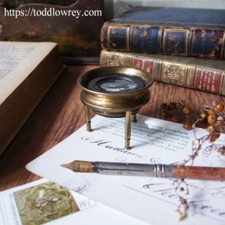 ȥꥢδݤ󥺤鸫 / Antique Victorian Brass Desktop Tripod Magnifying Glass