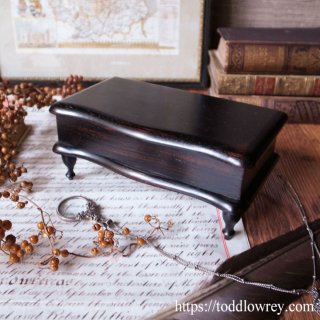 漆黒の銘木の小箱 / Antique Ebony Trinket Box