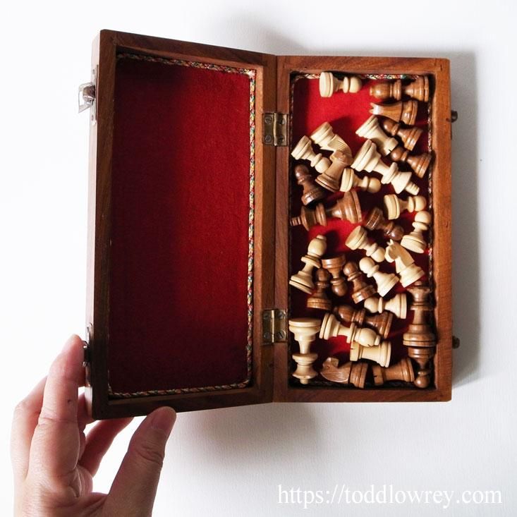 チェスは人生を費やすのに十分美しい / Vintage Portable Wooden チェスは人生を費やすのに十分美しい / Vintage Portable Wooden