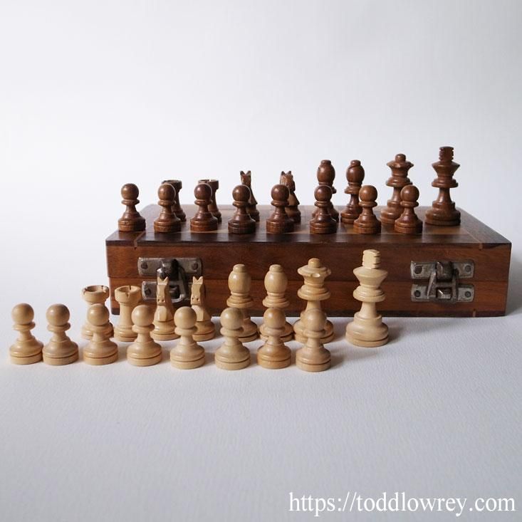 チェスは人生を費やすのに十分美しい / Vintage Portable Wooden チェスは人生を費やすのに十分美しい / Vintage Portable Wooden