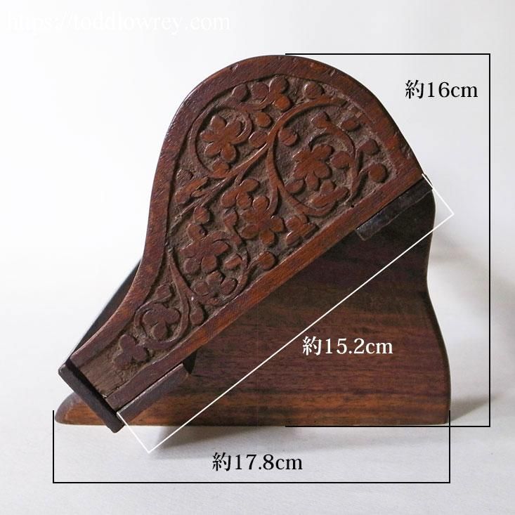 カーヴィングを堪能する書見台 / Antique Victorian Carved Book