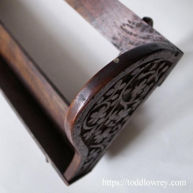 カーヴィングを堪能する書見台 / Antique Victorian Carved Book