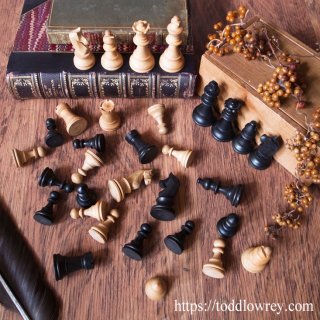 2ܤ˥ߥ򤷤Τ /Vintage Stanton Style Chessmen with Box