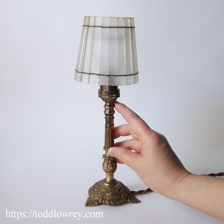 可憐な灯をいつも傍らに Antique Brass Table Lamp With Glass Shade Todd Lowrey Antiques