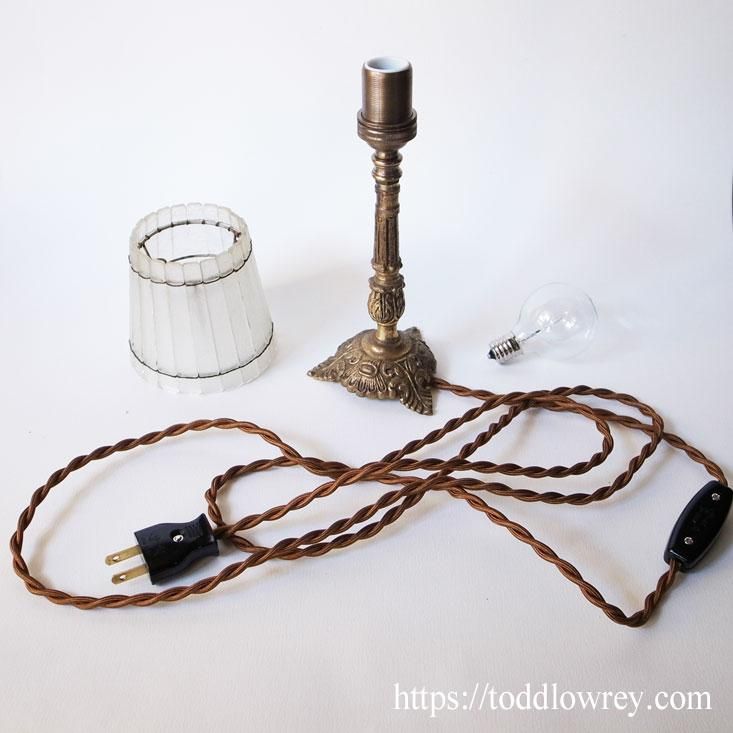 可憐な灯をいつも傍らに Antique Brass Table Lamp With Glass Shade Todd Lowrey Antiques