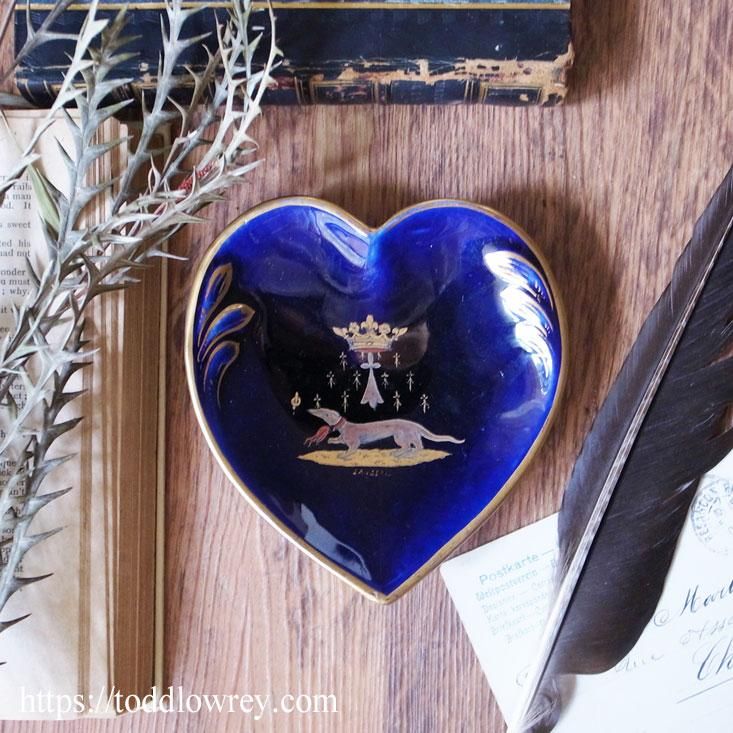 聖杯 情熱 そしてオコジョ Antique Heart Shape Pin Dish Hermine Todd Lowrey Antiques 聖杯 情熱 そしてオコジョ Antique Heart Shape Pin Dish Hermine Todd Lowrey Antiques