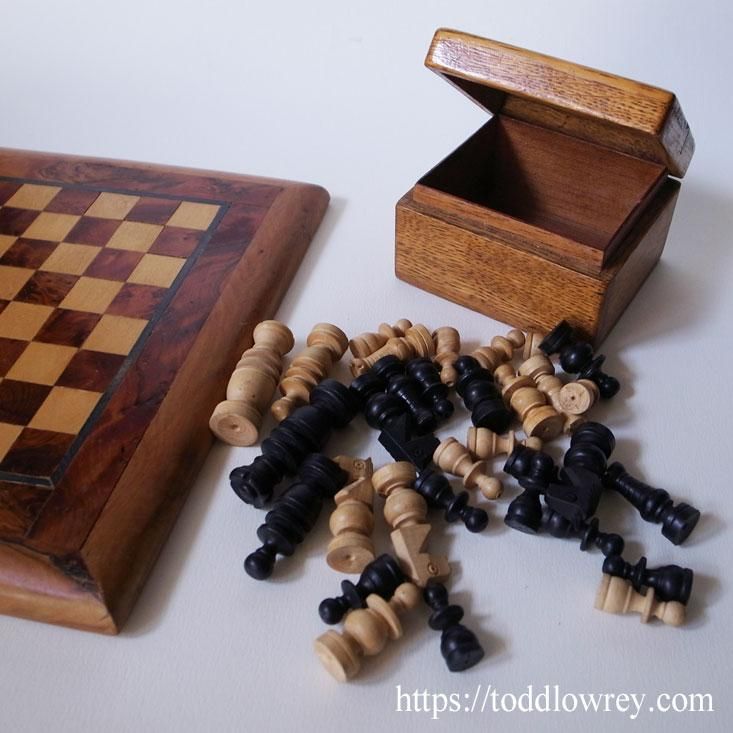 薔薇の木箱のチェスセット / Vintage Regency Style Chessmen 薔薇の木箱のチェスセット / Vintage Regency Style Chessmen