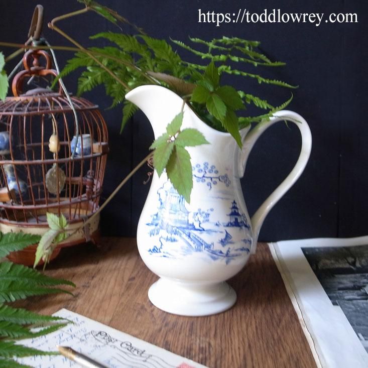 東洋に憧れた西洋の水差し / Vintage Willow Pattern Jug by ROYAL