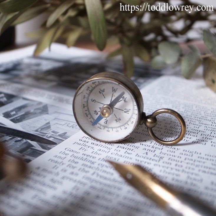 探検家気分で / The Pathfinder Antique Small Brass Pocket Compass - Todd Lowrey  Antiques