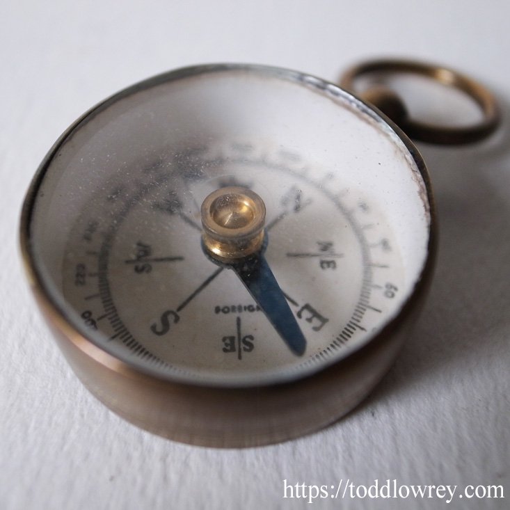 探検家気分で / The Pathfinder Antique Small Brass Pocket Compass - Todd Lowrey  Antiques