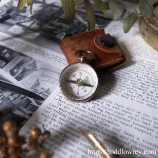 õȵʬ / The Pathfinder Antique Small Brass Pocket Compass