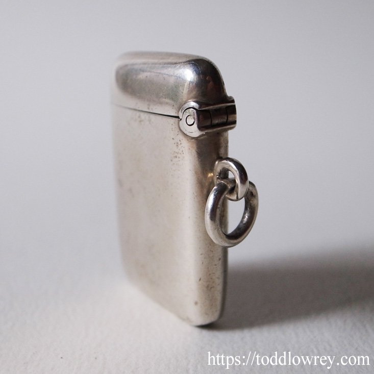 女神の名をもつ銀のケース/ Antique Silver Vesta Case with Silver 