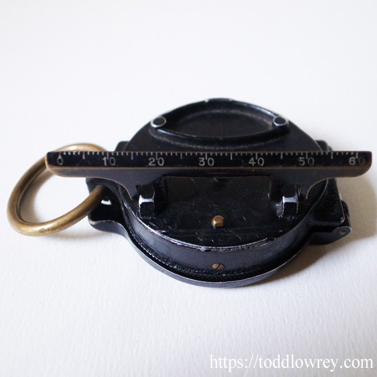 1944年の戦士が携えたドイツのギア / Vintage World War 2 German Military Marching Compass -  Todd Lowrey Antiques