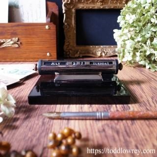 ¤Ǥ롦ǥΥǥ / Antique Art Deco Black Fader Bakelite & Chrome Perpetual Desk Calendar