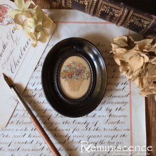 小さな花籠はいかが / Vintage Oval Framed Needlework Miniature
