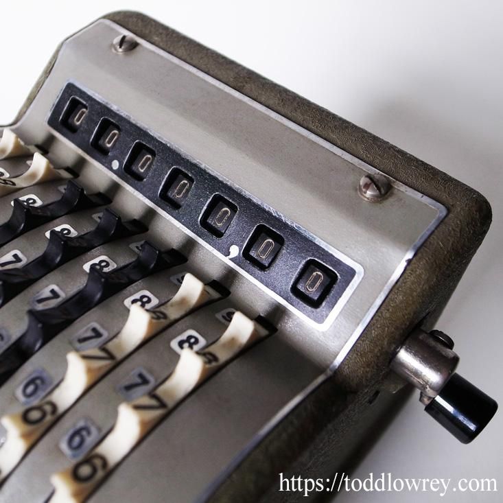 歯車の電卓でスローライフしよう / Antique West German Desktop