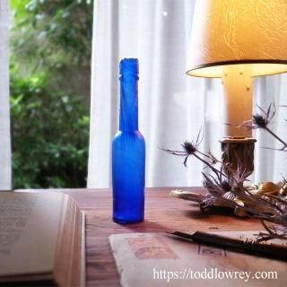 ٤ĹĤƩ / Antique Deep Blue Glass Bottle