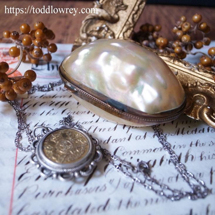 真珠色の貝のケース/ Antique MOP Rosary Case - Todd Lowrey 真珠色の貝のケース/ Antique MOP Rosary Case - Todd Lowrey