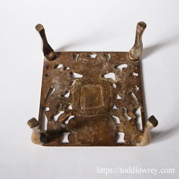 イギリスヴィンテージトリベット ライオンとユニコーンをもつトリベット / Antique Brass Trivet