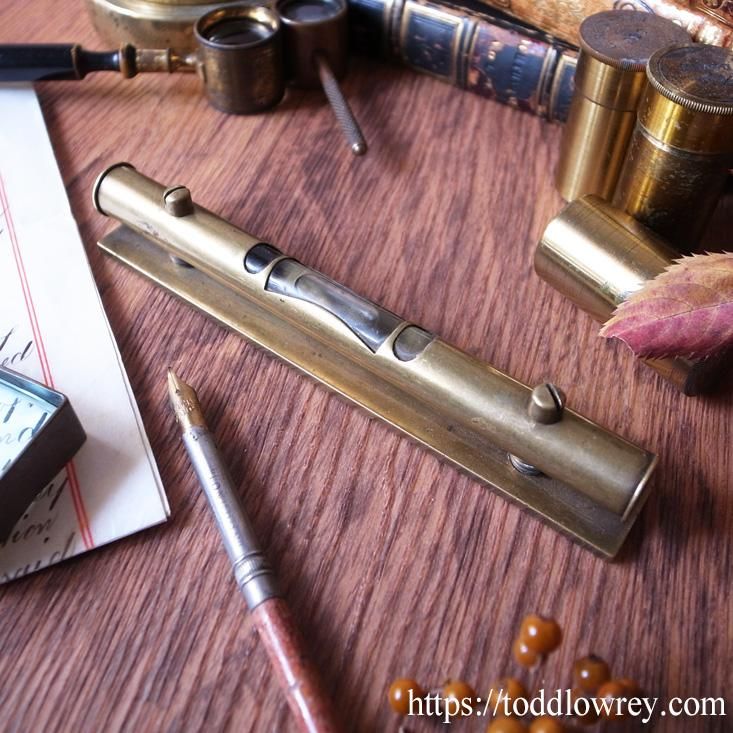 全ては水平を知ることから始まる / Antique Brass Spirit Level