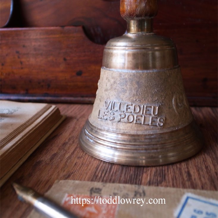 鐘を作るノルマンディーの町から / Antique Table Bell 
