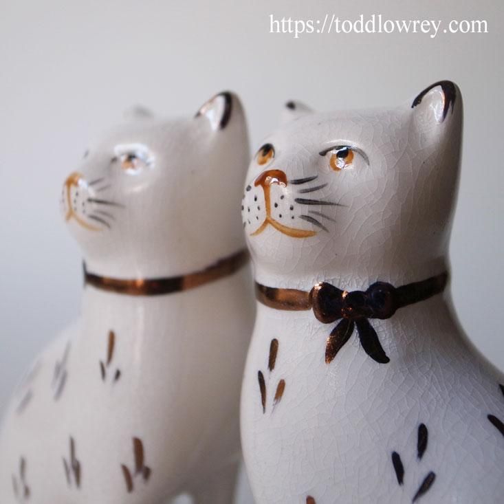 スタッフォードシャーから来た白猫/ Vintage Staffordshire Cat