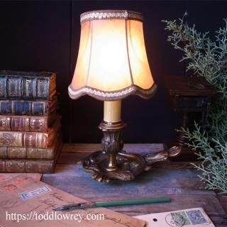 ˤ/ Antique Louis XV Style Brass Table Lamp with Shade