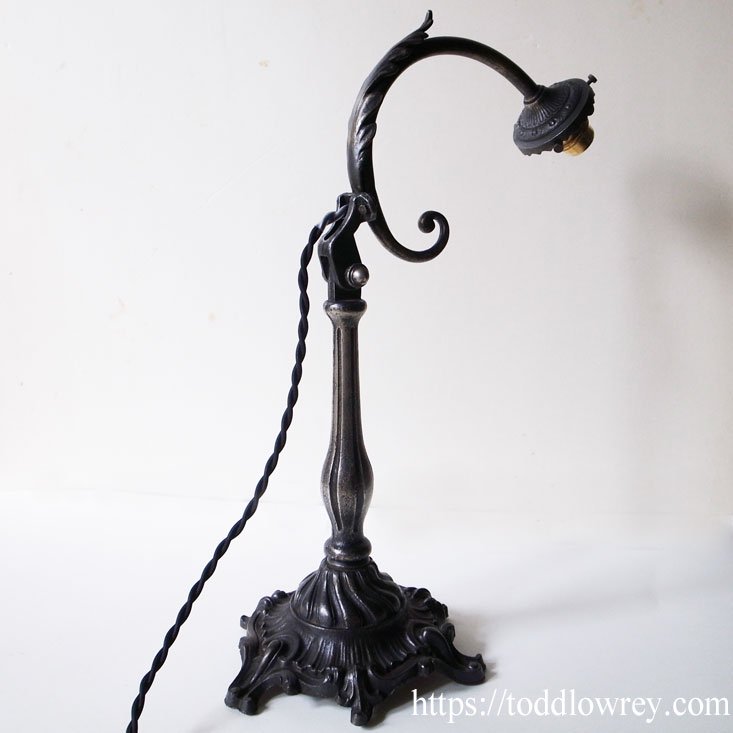 凛々しく佇む一輪の花のように / Antique Art Nouveau French Table Lamp with Opalescent  Glass Shade - Todd Lowrey Antiques