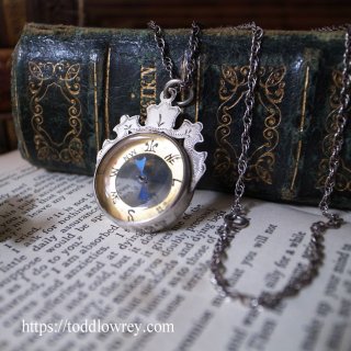 人生の海路を示す銀のコンパス/ Antique Victorian Sterling Silver Small Compass with Chain