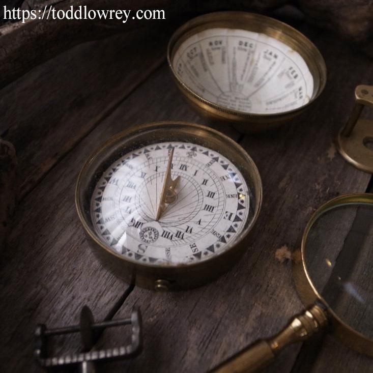 太陽時間と時計時間 / Antique Victorian Pocket Brass Sundial 太陽時間と時計時間 / Antique Victorian Pocket Brass Sundial