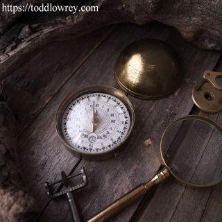 太陽時間と時計時間 / Antique Victorian Pocket Brass Sundial/Compass