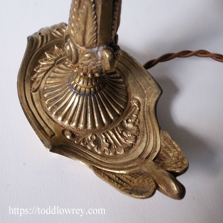 白鳥が羽を休める手燭のともしび / Antique Brass Swan Table Lamp with Shade - Todd Lowrey  Antiques