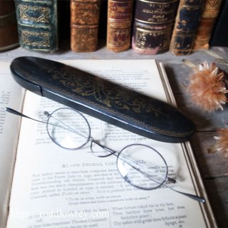 古くてお洒落なお顔の一部 / Antique Oval Frame Eye Glasses with Case
