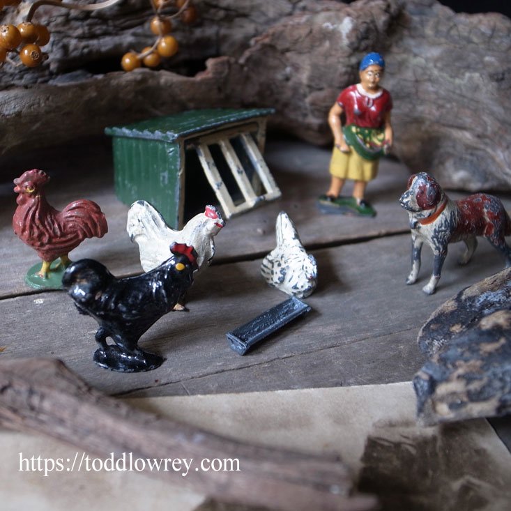 くちばしがニワトリにあるように / Antique Lead Toy Poultry Farmer Set of 8 - Todd Lowrey  Antiques