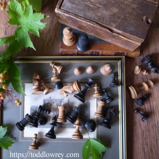 ƤΥץ쥤䡼ϷݽѲȤǤ / Antique Staunton Chess Set with Box