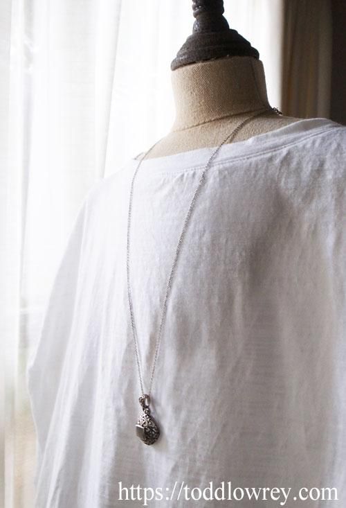神秘的な貝を胸に / Vintage Black Mother of Pearl Pendant Top