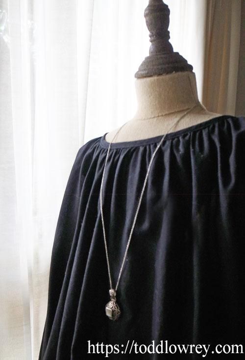 神秘的な貝を胸に / Vintage Black Mother of Pearl Pendant Top