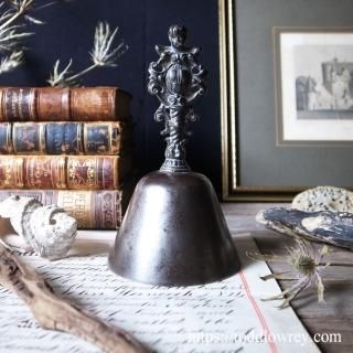 ϤʱĻ / Antique Table Bell with Putto & Oval 