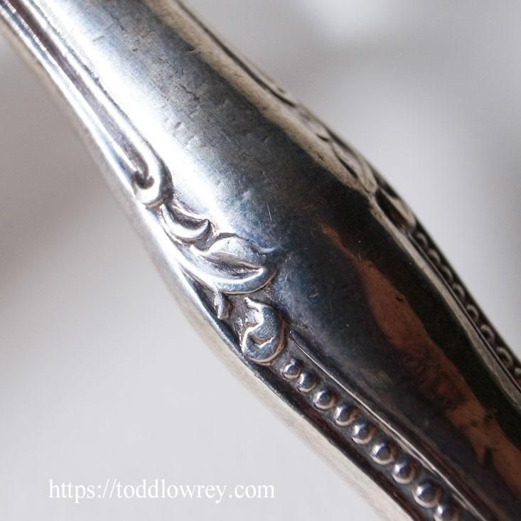 可憐で優雅な銀のハンドルはいかが / Antique Silver Handle