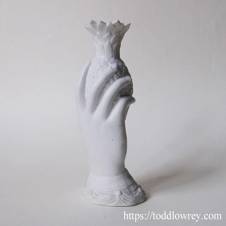富と権力の果実を掴み捧げる白い手 / Antique White Parian Hand Vase