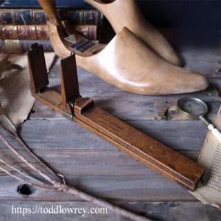 ヴィクトリアンの靴屋のマストアイテム / Antique Victorian Shoefitter's Folding Foot Gauge Signed by F.B. Cox