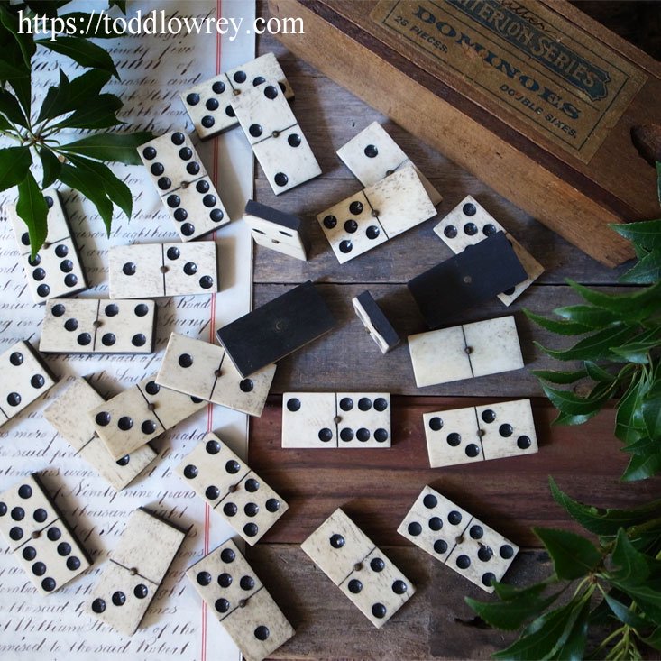 並べて倒してまた並べて /Antique Double Sixes Domino Set in Wooden
