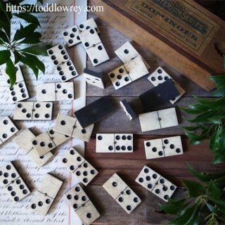 並べて倒してまた並べて /Antique Double Sixes Domino Set in Wooden Box