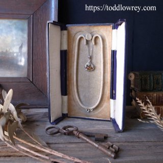 纏ってきた時間に包まれて / Antique Pendant Jewelry Box Presentation Case