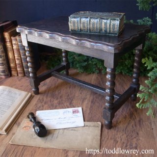 糸巻きの脚をもつオークの台 / Antique Oak Bobbin Leg Small Table