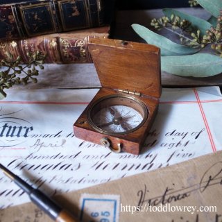 アーリーヴィクトリアンの方位計 / Antique Early Victorian Mahogany Cased Travel Compass