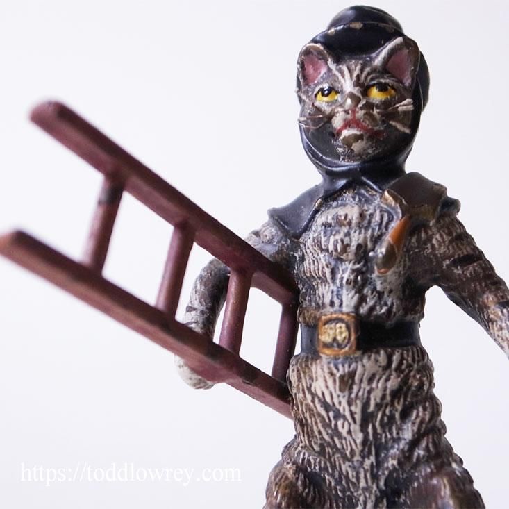 専用猫さま　金属製抽象人間フィギュア ブロンズ 小さな猫の煙突掃除はいかが / Vintage Cold Painted Bronze Cat with