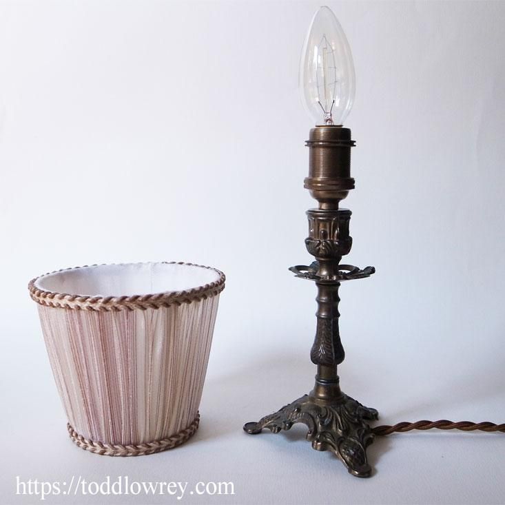 豊かで細かな装飾をもつ小さな灯 / Antique Louis XV Style 豊かで細かな装飾をもつ小さな灯 / Antique Louis XV Style