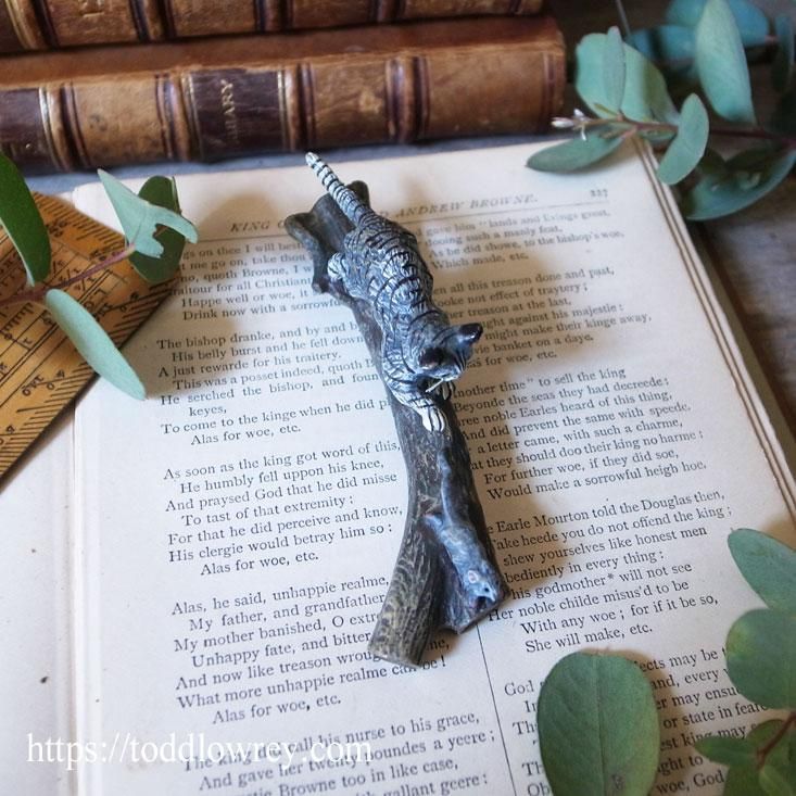 つまり猫は最高傑作 /Vintage Cold Painted Vienna Bronze Cat Chasing