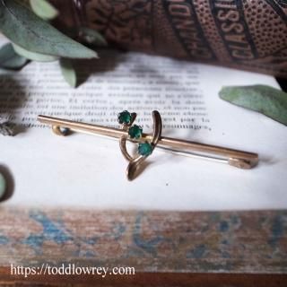 Ф˴ꤤ / Antique Rolled Gold Wishbone & Emerald Green Paste Bar Brooch